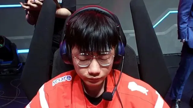 In a crucial League of Legends pro game, Team WE's jungler calls for a pause due to illness.